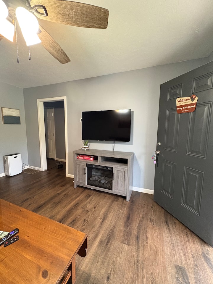 Muddy Boots Hideouti Cozy 2br I 15m To Rrg I Wi-fi - Clay City, KY