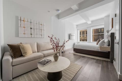 Top Airbnb: 17John: Signature King Studio Apartment in Financial District Battery Park City