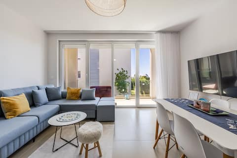 Top performing Airbnb: Golden Hour Balcony Apartment | Pool & Beach 100m in Shënkoll