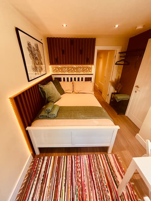 Top Airbnb: Charming Cheadle Retreat in Stockport