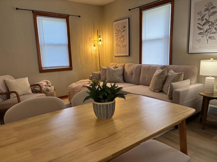 Wauwatosa Home With Putting Green & Game Room - Brookfield, WI
