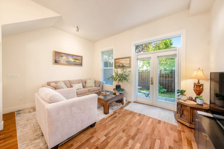 Central 3br Townhouse | Near Oakridge & Skytrain - Vancouver