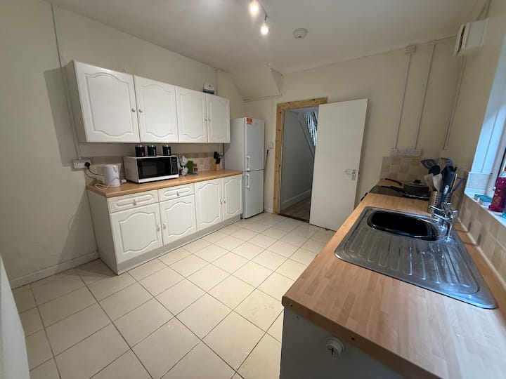 3-bedroom Cosy Home In Swansea - Port Talbot