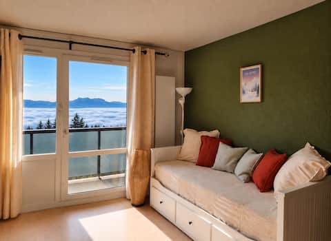 Propriété Airbnb réussie: Alpine Cozy Haven: Sublime Mountain View, 200 m from the Gondola à Chamrousse