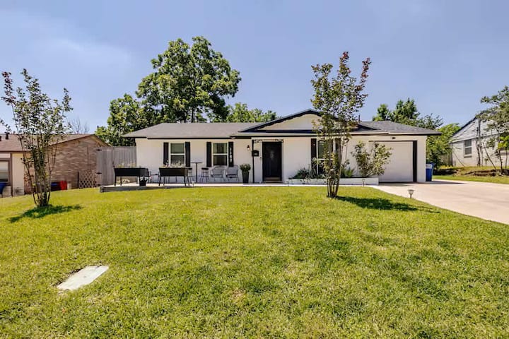 Dfw + Stadium Stay | 3br Home, Yard, Parking - Euless, TX