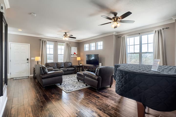 Spacious 4 Bed3.5 Bath Saddle Rock Retreat! - Aurora, CO