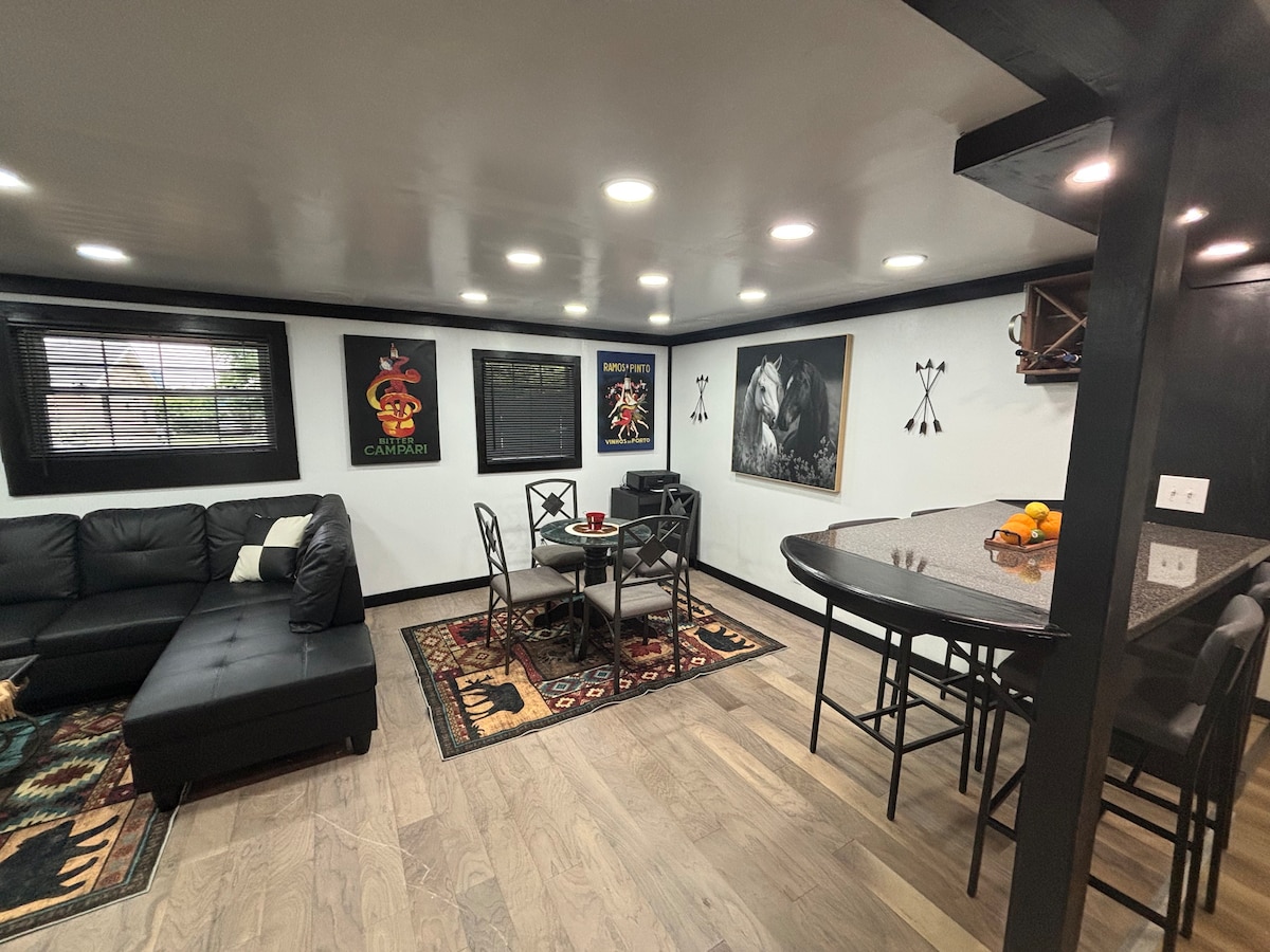 Amazingly located 2 bed 1 bath apart pet friendly – Photo 2