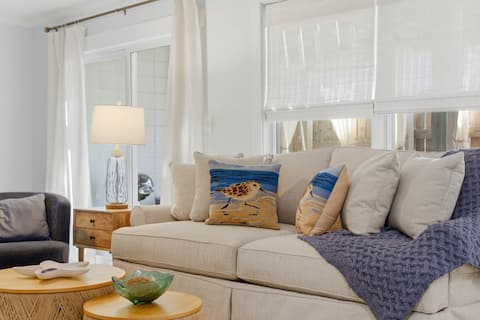 Top Airbnb: Luxury Home Steps From Beach + Ocean Views in Oriole Beach