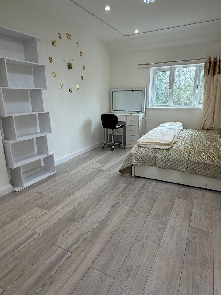Private Room, Shared Amenities, Long-term Welcome - Epsom