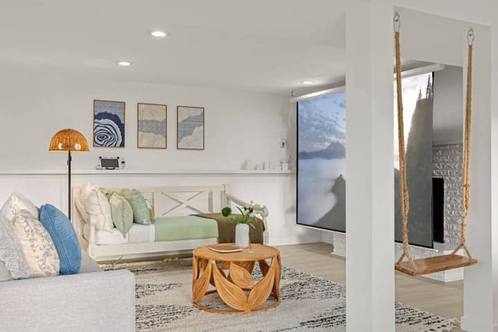 3b2b Lower Unit Amazing Oceanfront & Rainier Views - Bremerton, WA