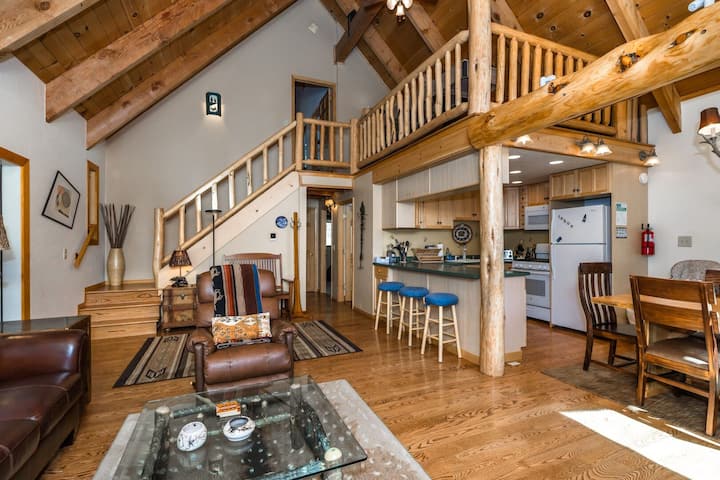 Timberline Lodge_ac, Sauna, Shuffleboard +Hoa Pass - Truckee, CA