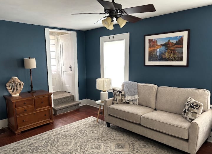 Cozy 3-story Home - Fort Wayne, IN