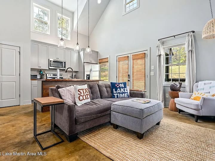 Blue Heron Hideaway | Lake Martin Cabin Retreat - Lake Martin, AL