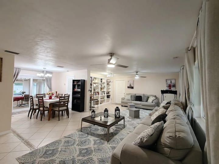 Peaceful Escape With A Sunroom (Bedroom 2) & Pool. - Gainesville, FL