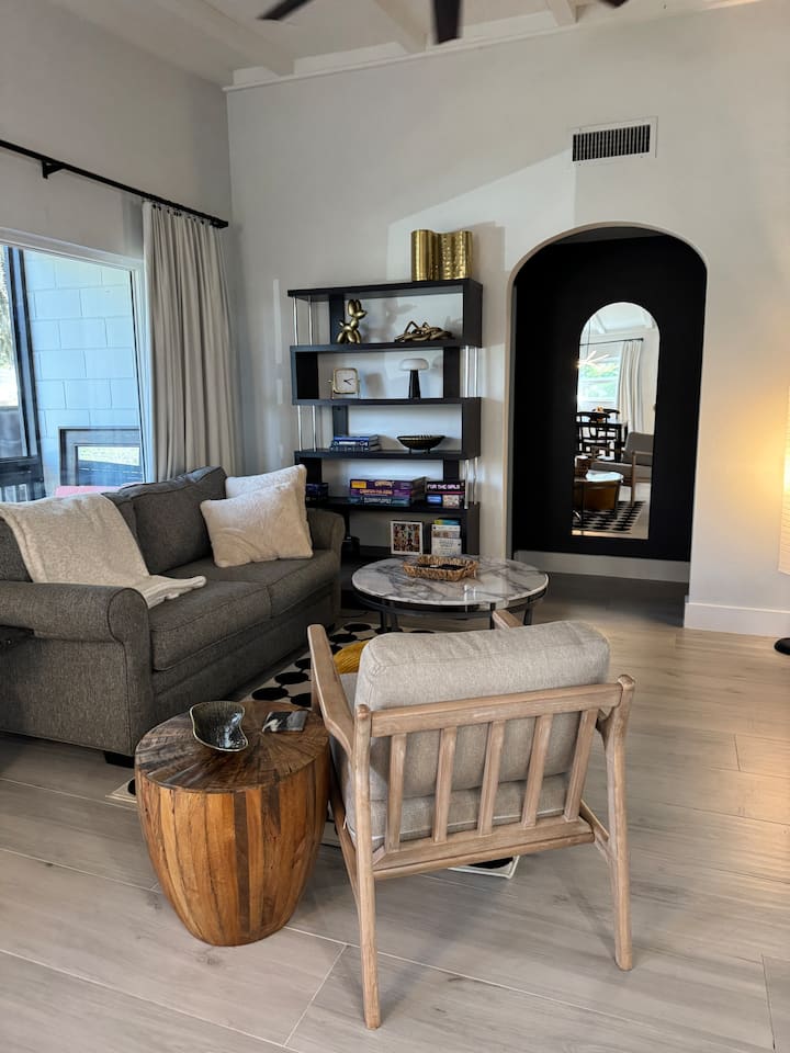 Cozy Mod Escape | Sleeps 7 | "Oak Tree House" - Clermont, FL