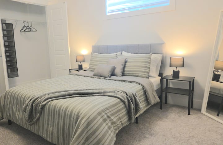 Modarn Beautiful Basement Apartment - London