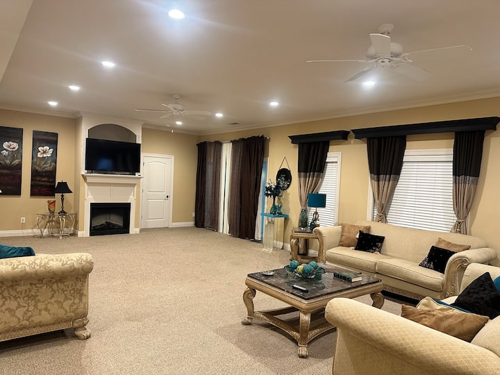 Walkout Basement W/ Private Entry (Theater Room) - Louisville, KY