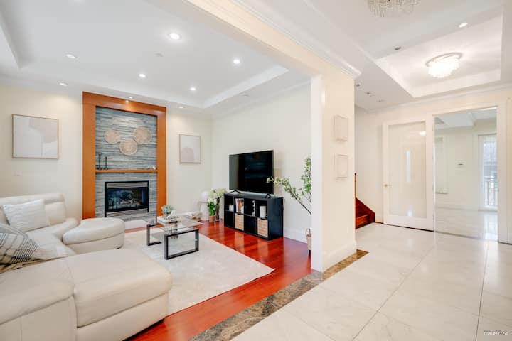 Designer Luxury Villa | Steps To Oakridge &Transit - Vancouver