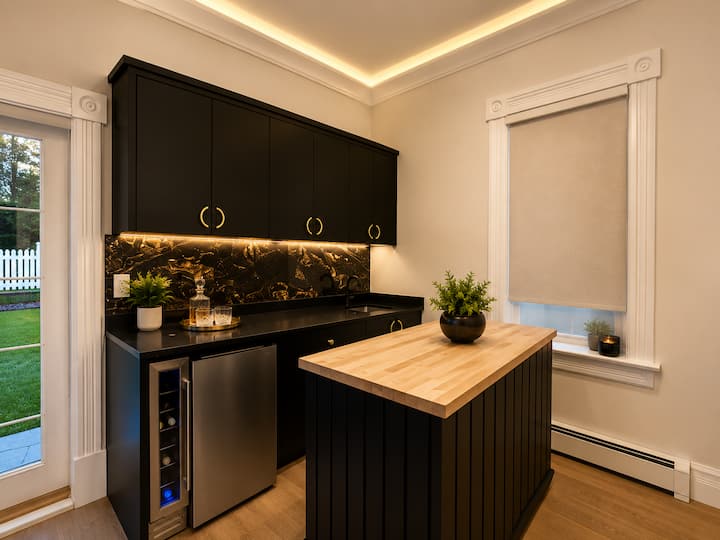 Elegant Studio Suite | Private | Scenic Views - Surrey