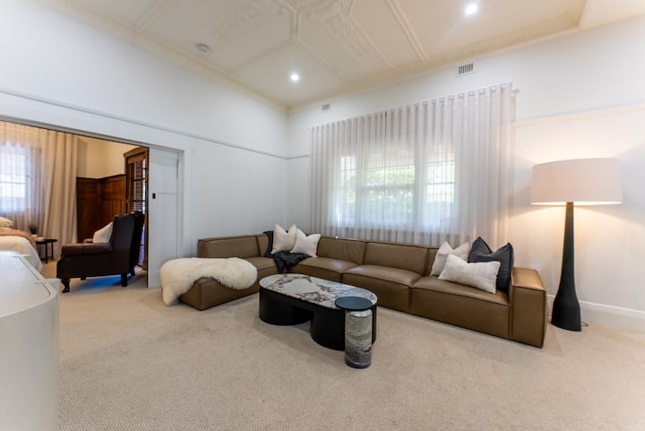 Carlyle Bungalow - Brighton, Sleeps 12, Pizza Oven - Adelaida