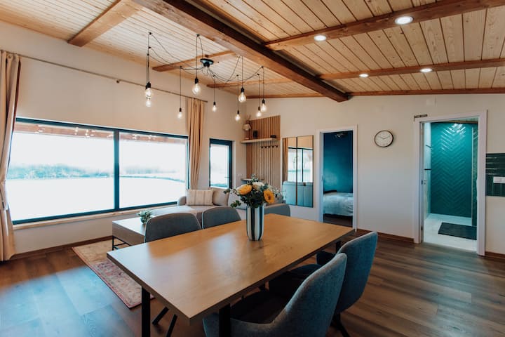 Transylvanian Lakehouse 
-Heated Pool Included- - Roumanie