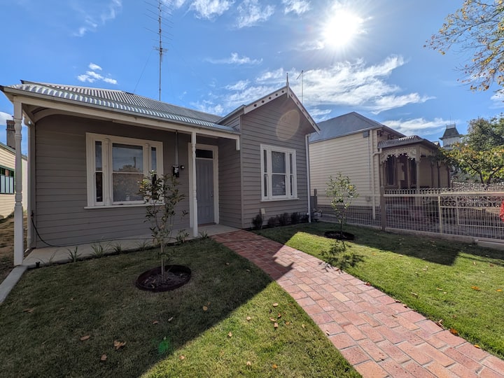 Charming Hideaway On Dawson Street South - Ballarat