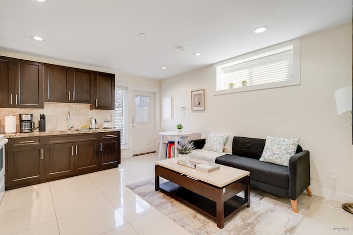 Boutique Suite At Oakridge | Easy Dt & Yvr Access - Vancouver