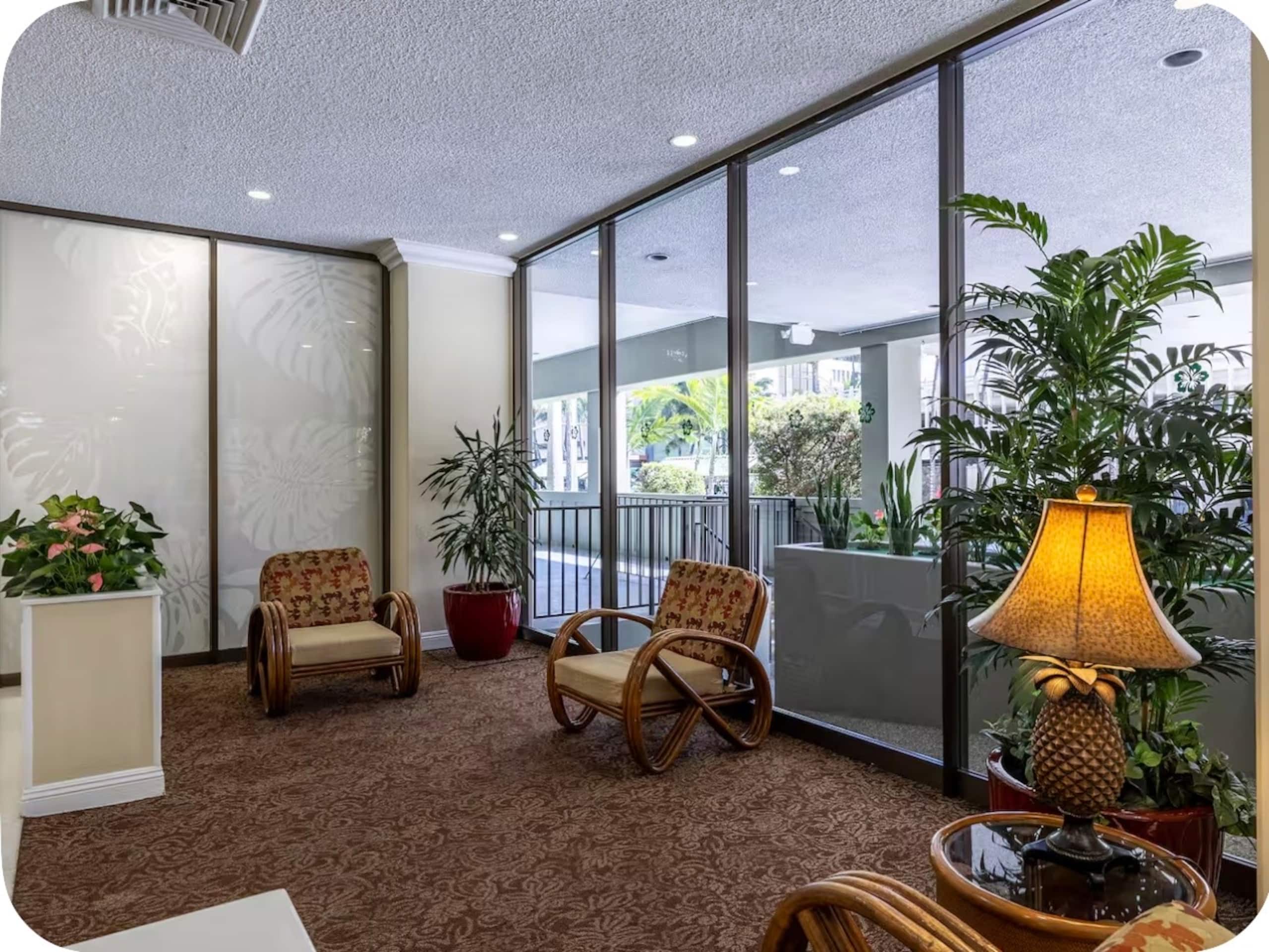 Ocean View Waikiki Free Parking 2 beds Pool - Image 43