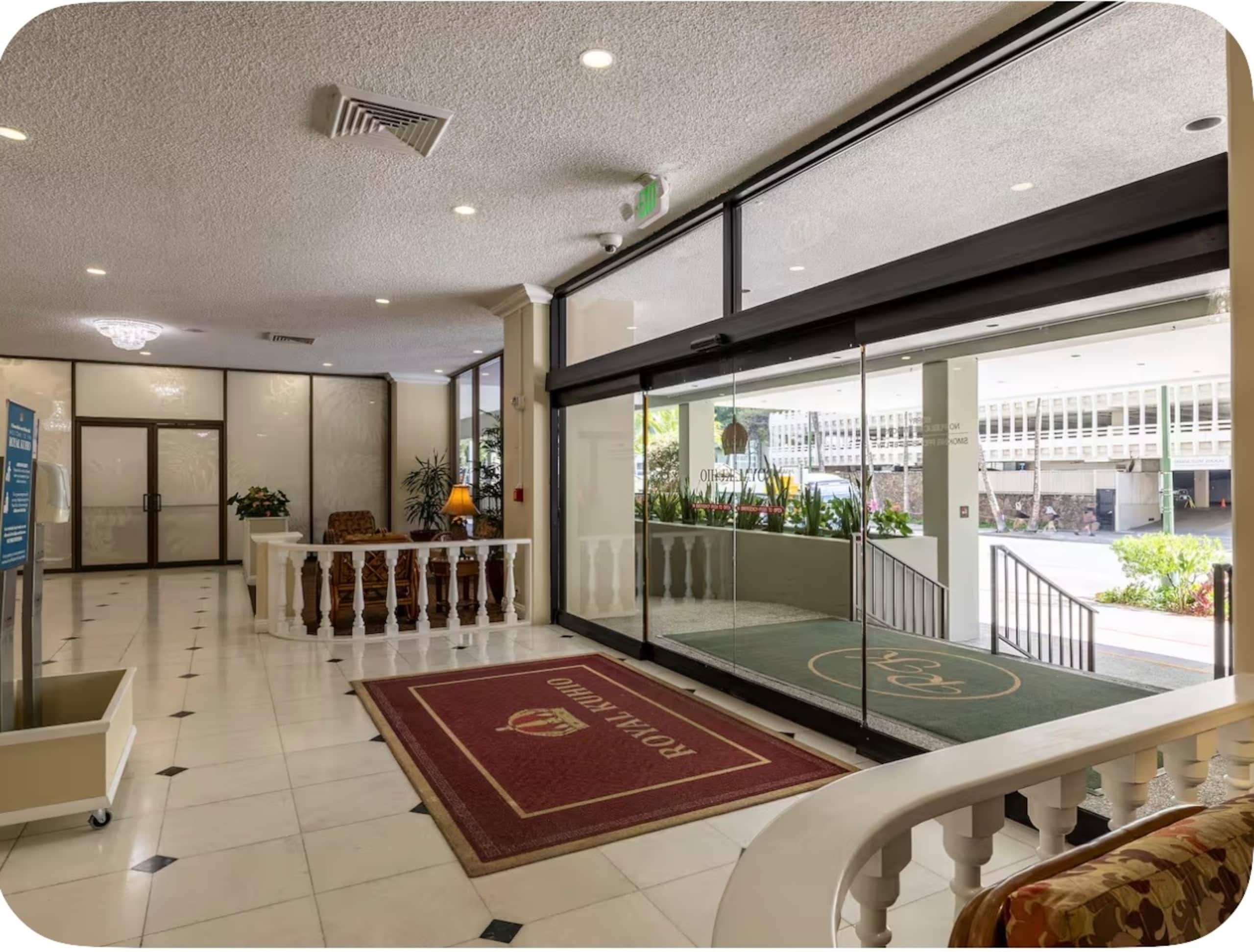 Ocean View Waikiki Free Parking 2 beds Pool - Image 45