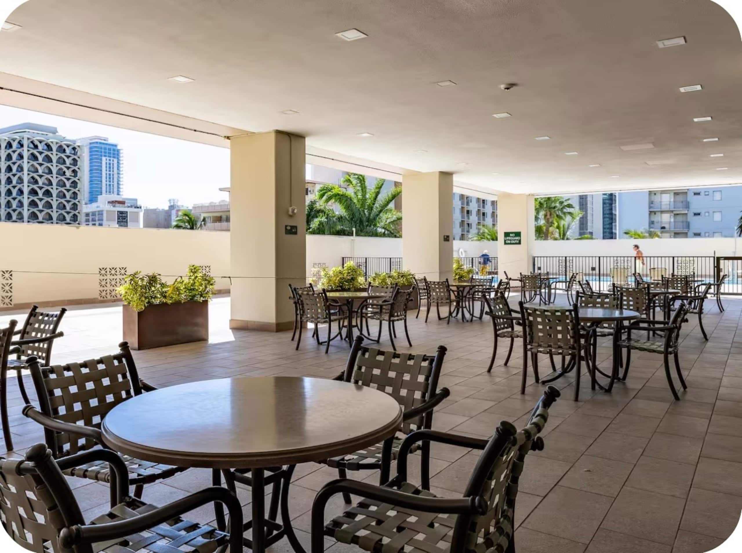 Ocean View Waikiki Free Parking 2 beds Pool - Image 26