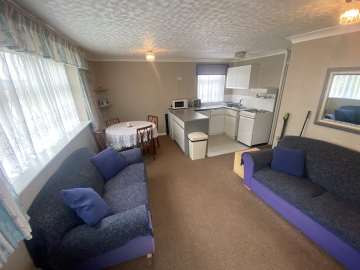 “2 Bed Chalet Sleeps 6 Near Beach Leysdown” - Faversham