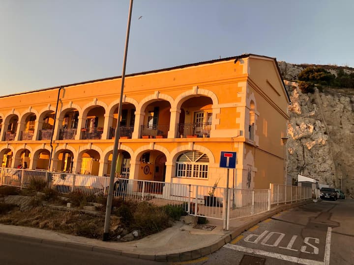 Colonial  Apartment Blending Charm With Comfort - Algeciras