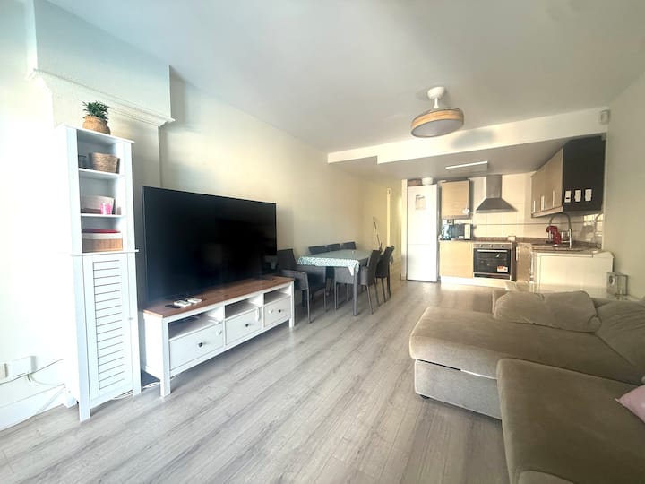 Céntrico, Piscina Y Parking. Espacioso Con Terraza - Peñíscola