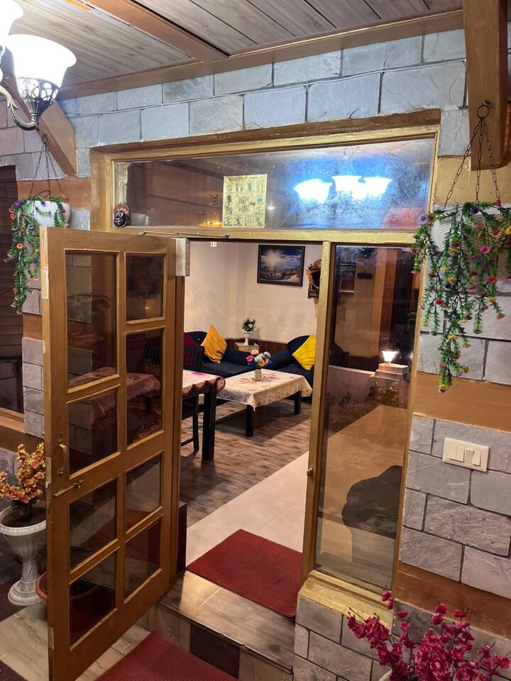 Adora Villa 5 Bhk / Bbq / Bornfire / Local Sitting - Manali