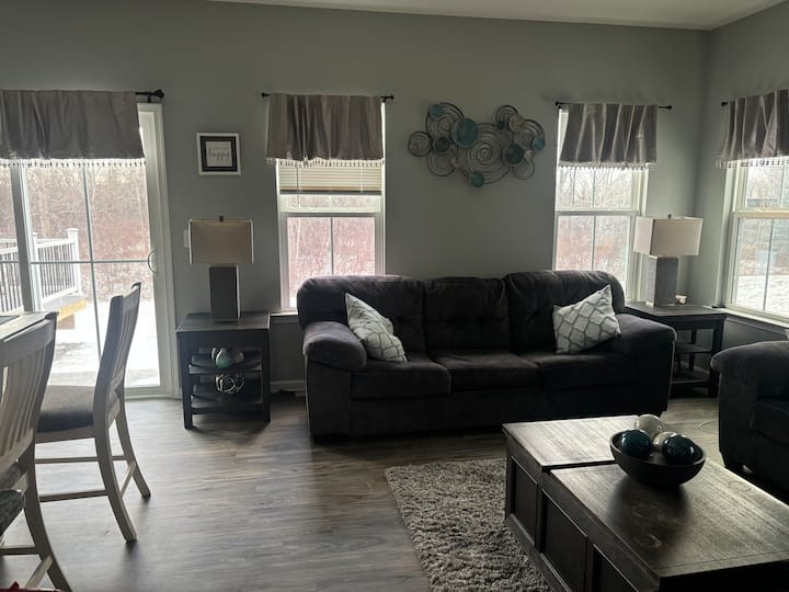 3 Bedroom Townhome Convenient To Everything - Hamburg, NY