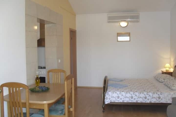 A-18307-c Appartement De Deux Chambres Avec Le - Supetar