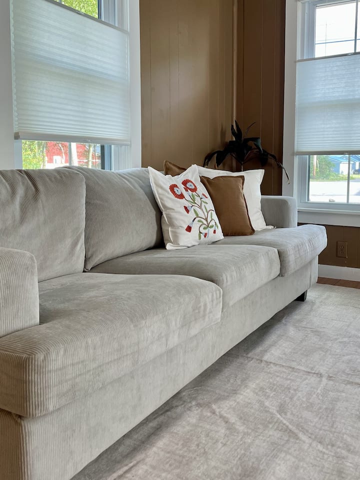 Lake Breeze Cottage | King Bed / Walk To Water - Sylvan Beach, NY