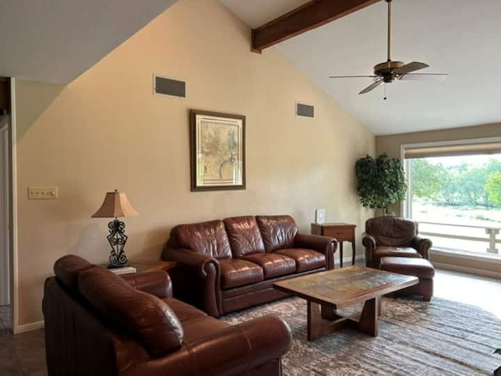 Sparking Creekside And Golf Course Views! - Salado, TX