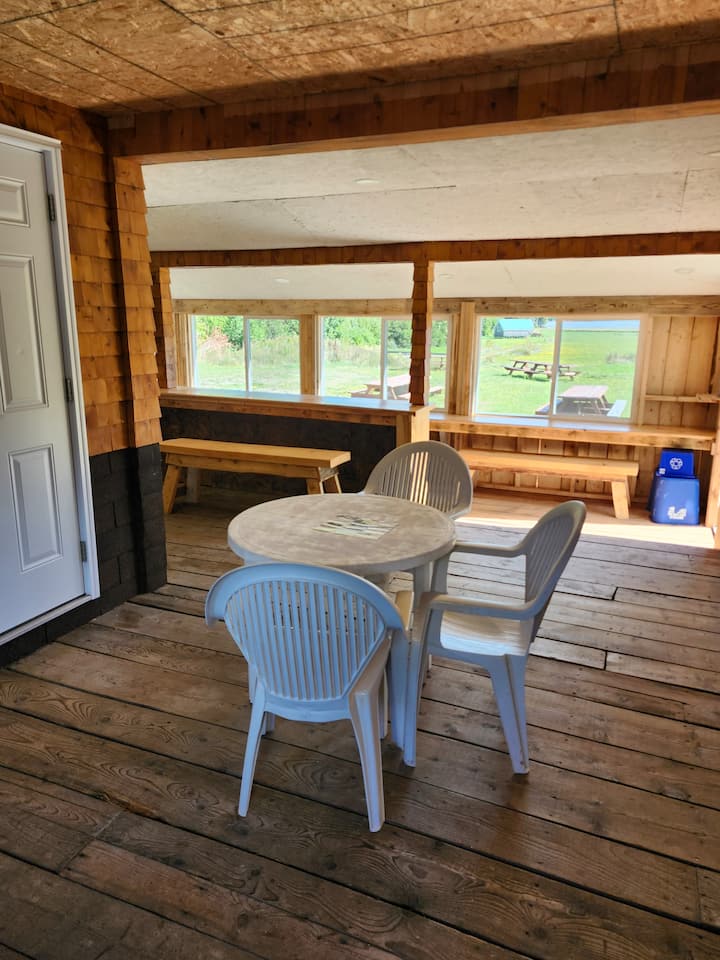 The Bayview Bunkroom - Ingonish Beach, NS