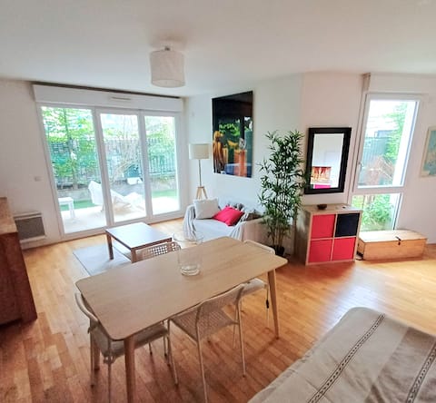 Successful Airbnb property: Spacious and cozy apartment with terrace in Issy Les Moulineaux