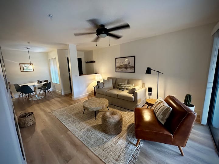 Stylish Sonoran Escape / Renovated 2nd Floor Condo - Tucson, AZ