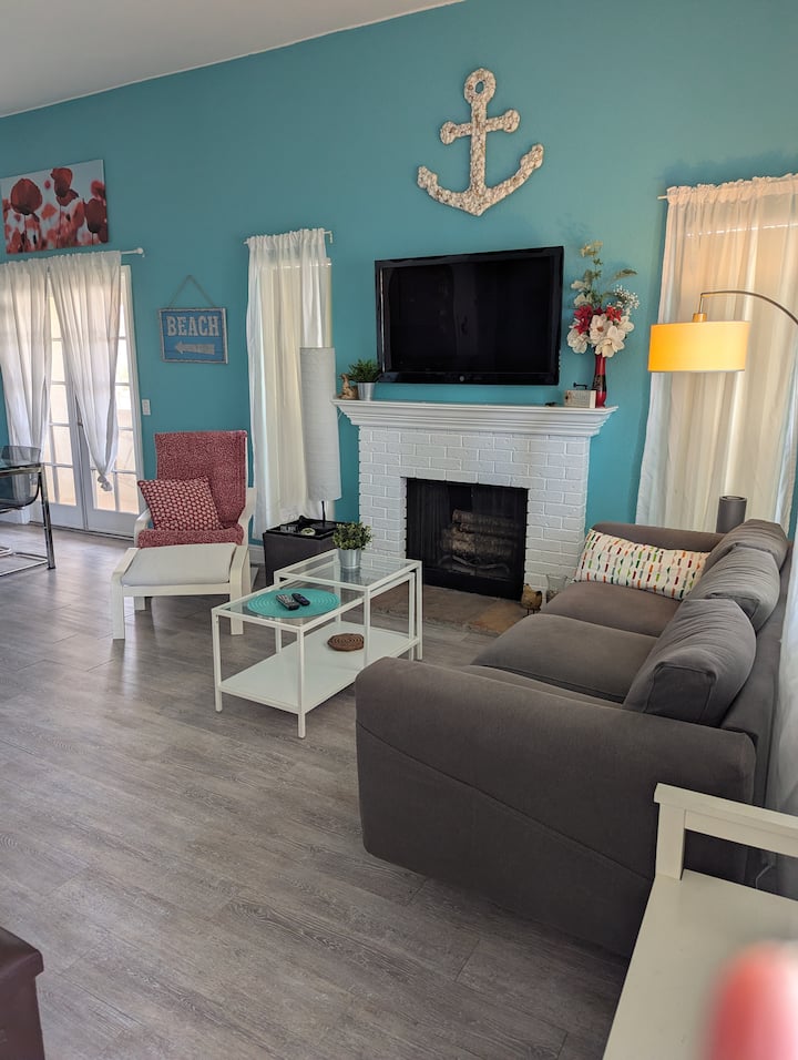 Beautiful, Light And Bright Condominium. - Henderson, NV
