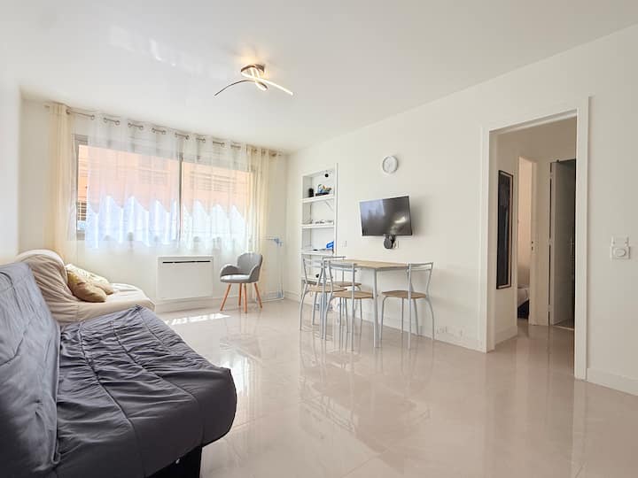 Appartement à 350 Mètres De La Plage + Box Parking - Antibes