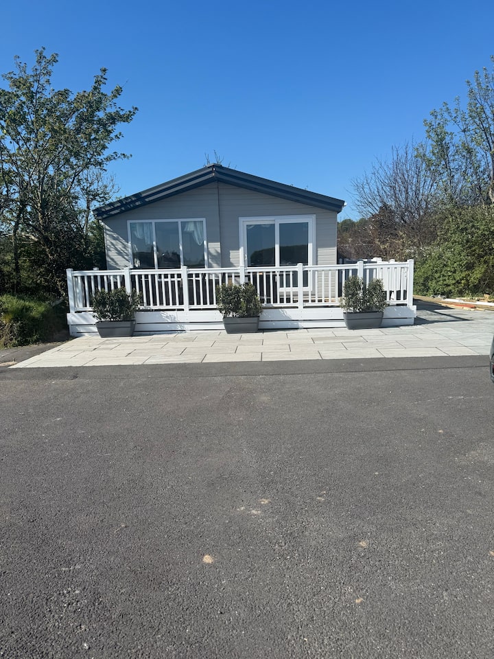 Luxury Lodge Within Walking Distance Of Benllech - Benllech