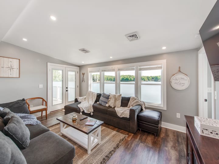 New Lake Wylie Retreat | Dock+ Private Beach | 2br - レイク・ワイリー, SC