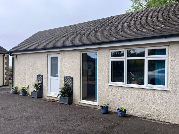 Private 1-bed Annex With Parking - Shepton Mallet
