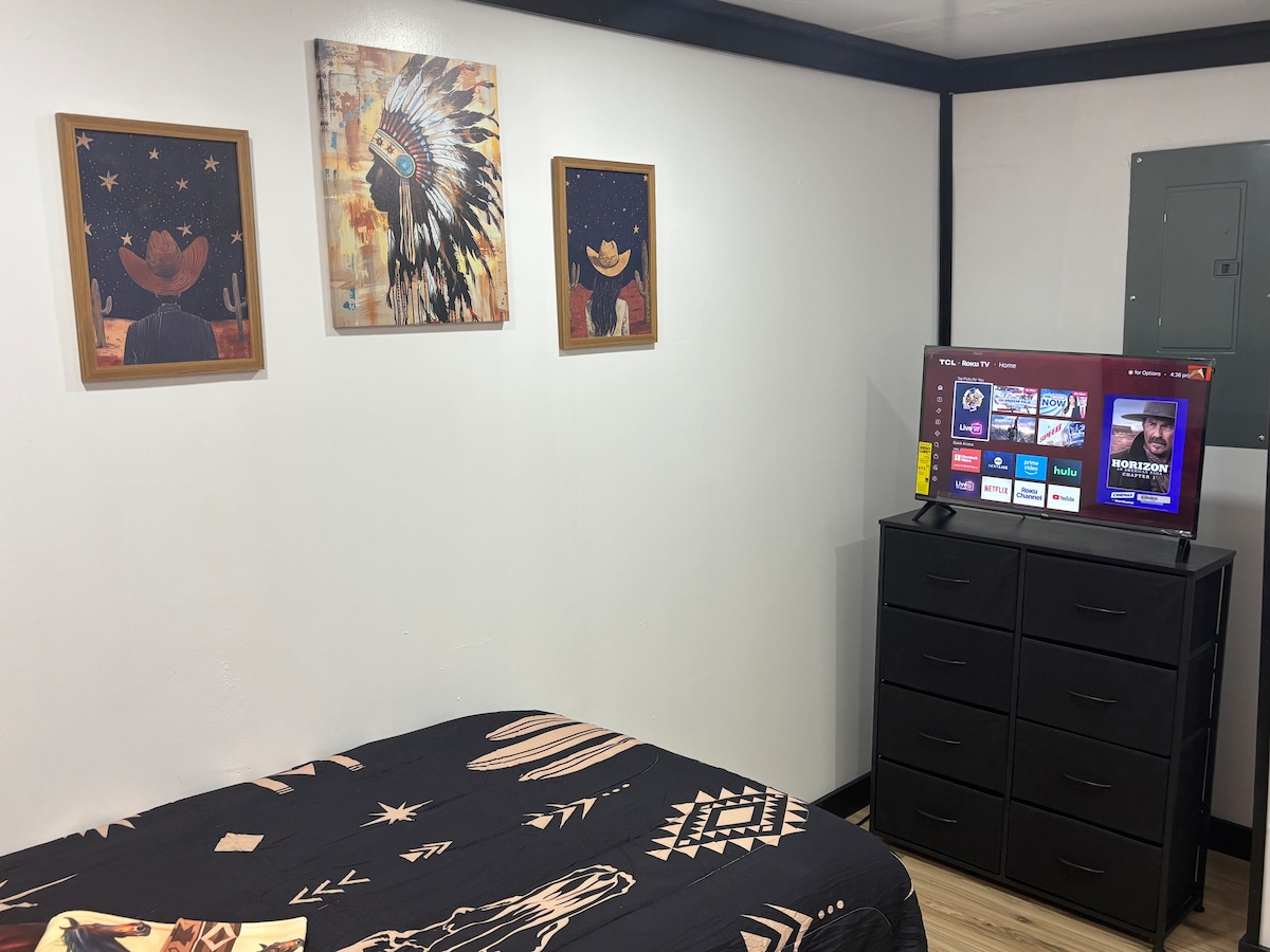 Pocahontas bedroom in two bedroom, 1 bath unit – Photo 10