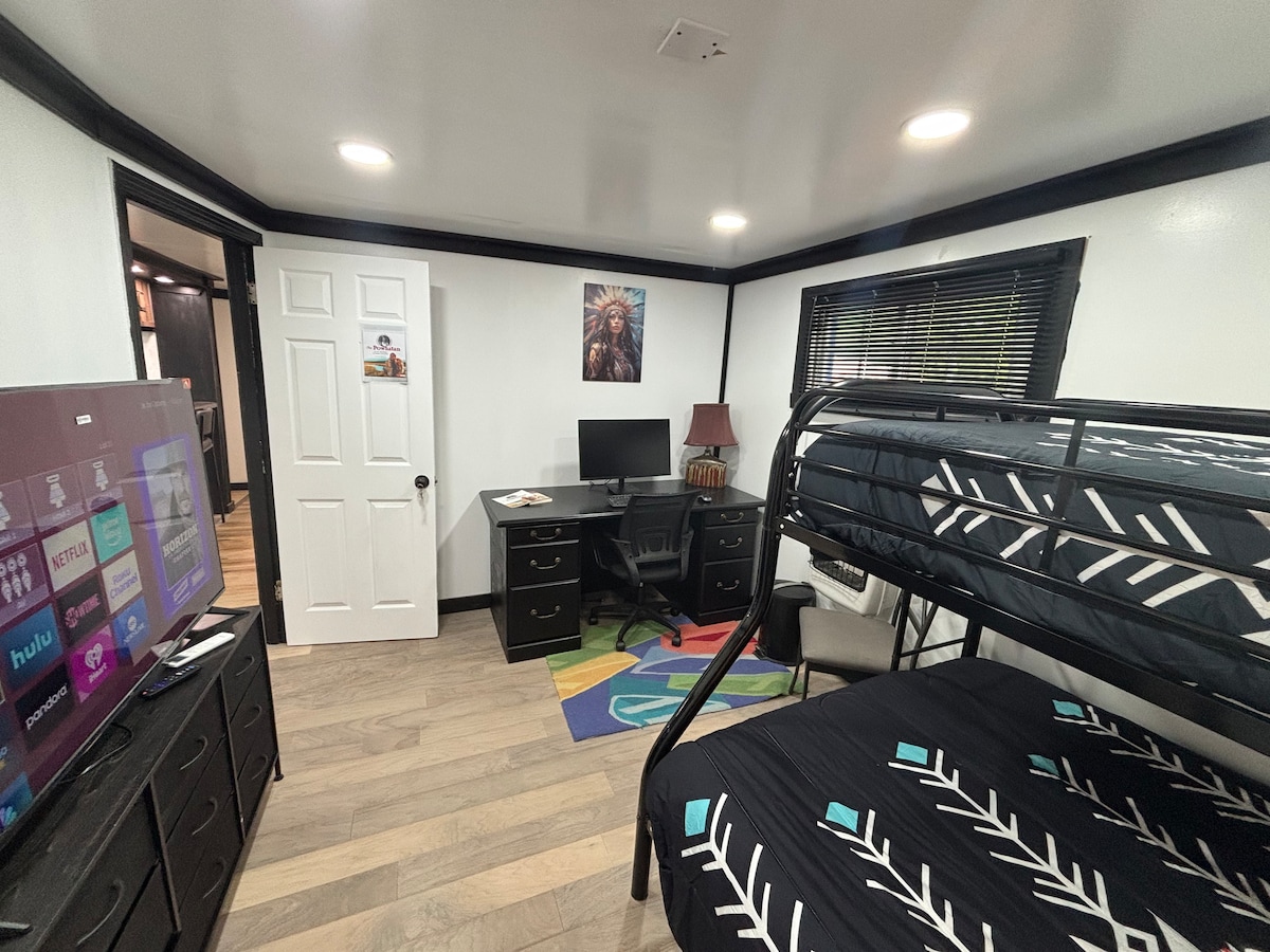 Powhatan private bedroom in 2 bed, 1 bath unit – Photo 11