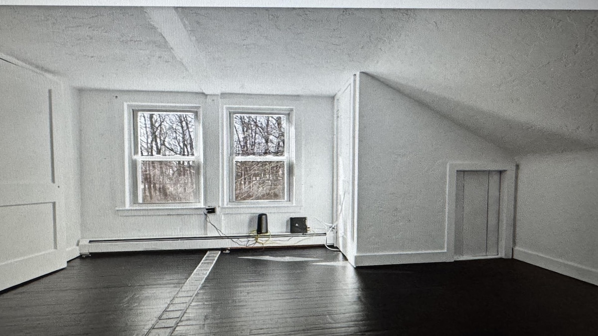 Cozy Stone Cottage with Short Drive to 3 Beaches — photo 12