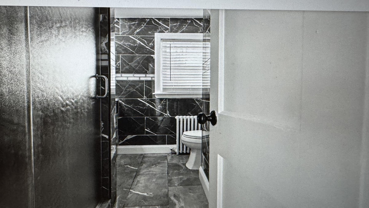 Cozy Stone Cottage with Short Drive to 3 Beaches — photo 10